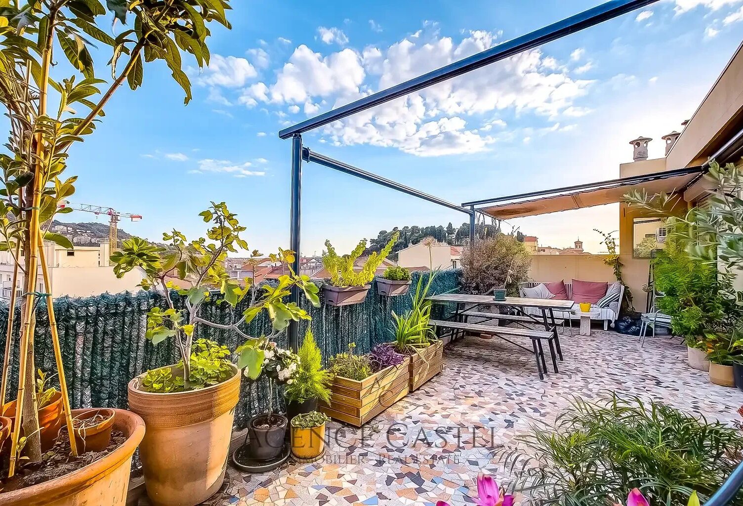 NICE GARIBALDI - TOIT TERRASSE DE 4/5 PIECES AVEC TERRASSE ET AS — photo 1