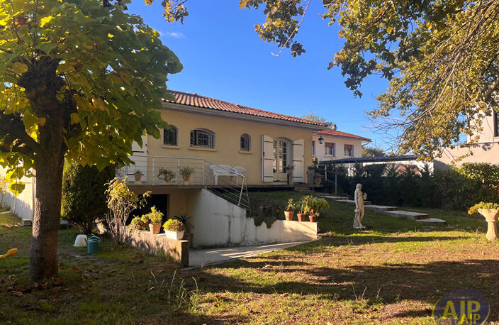 PESSAC 3M  Maison de charme avec grand terrain — photo 2