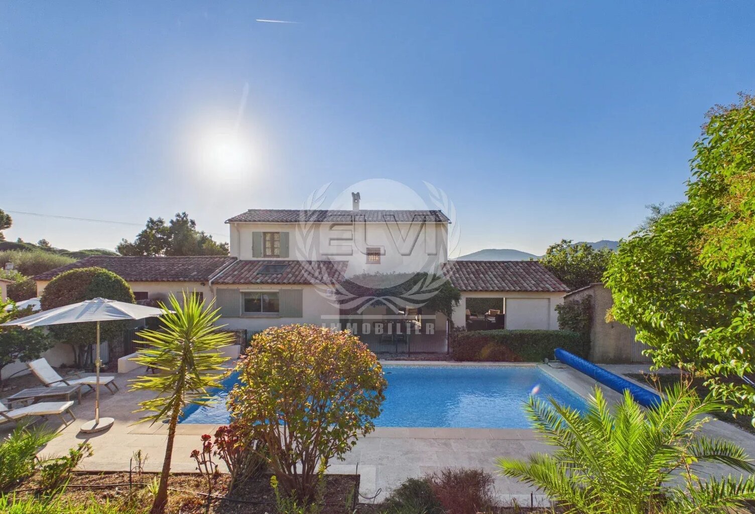 Villa à plan de la tour — photo 1