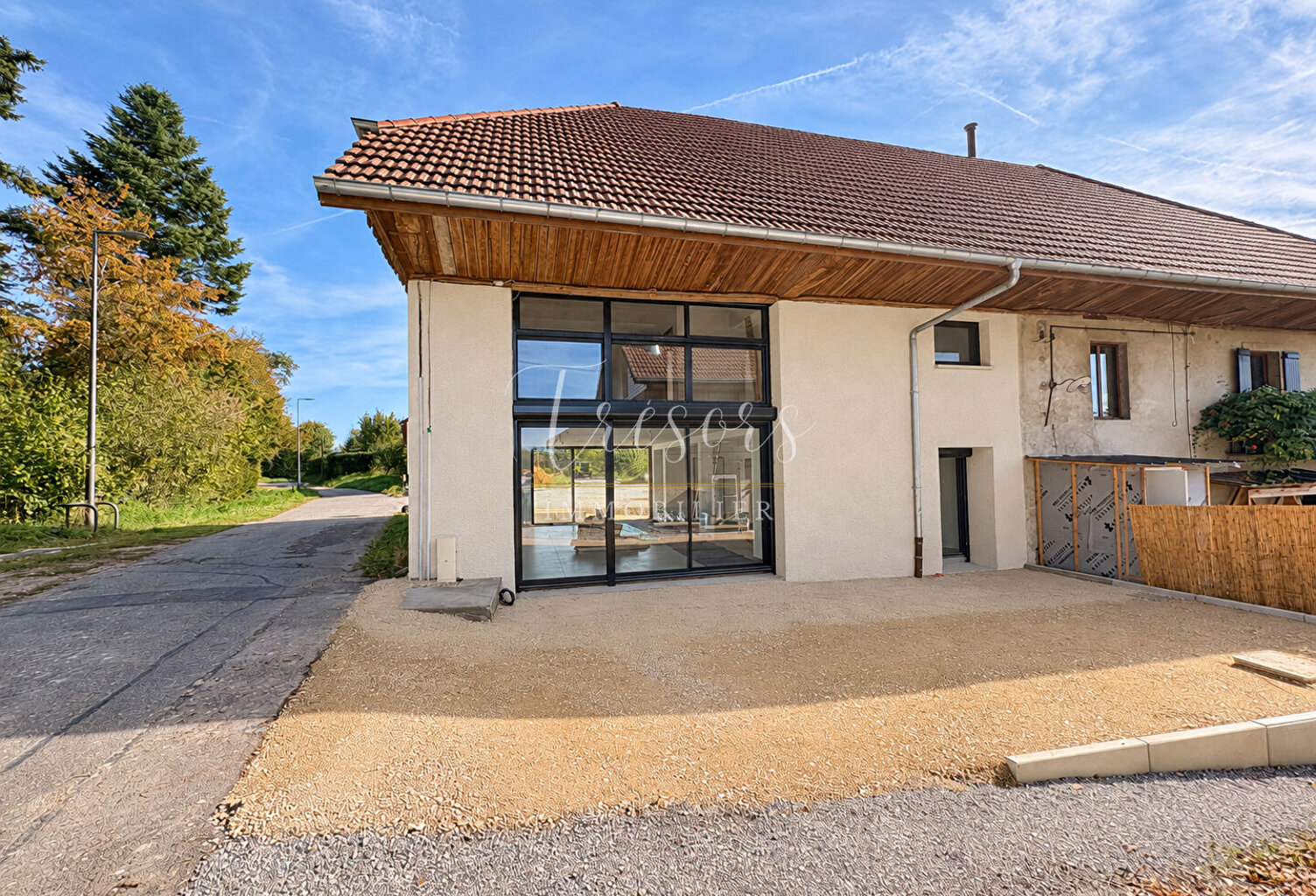 Grange réhabilitée aux beaux volumes - Montagny Les Lanches -140 m2 — photo 1