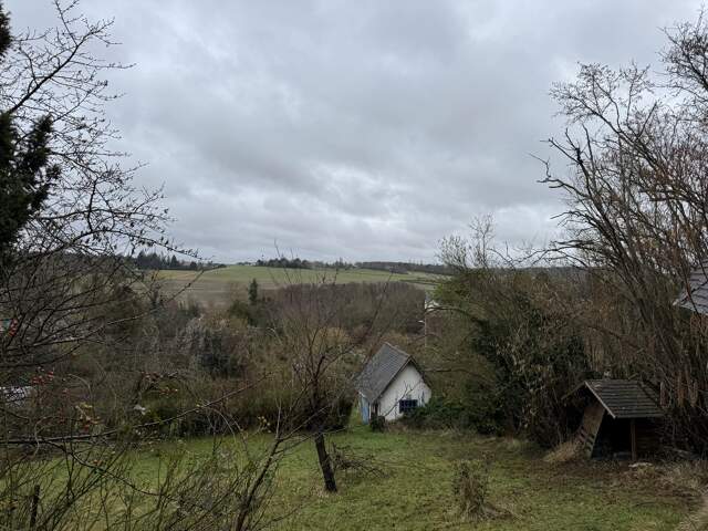 Terrain en pente de 800 m² — photo du bien