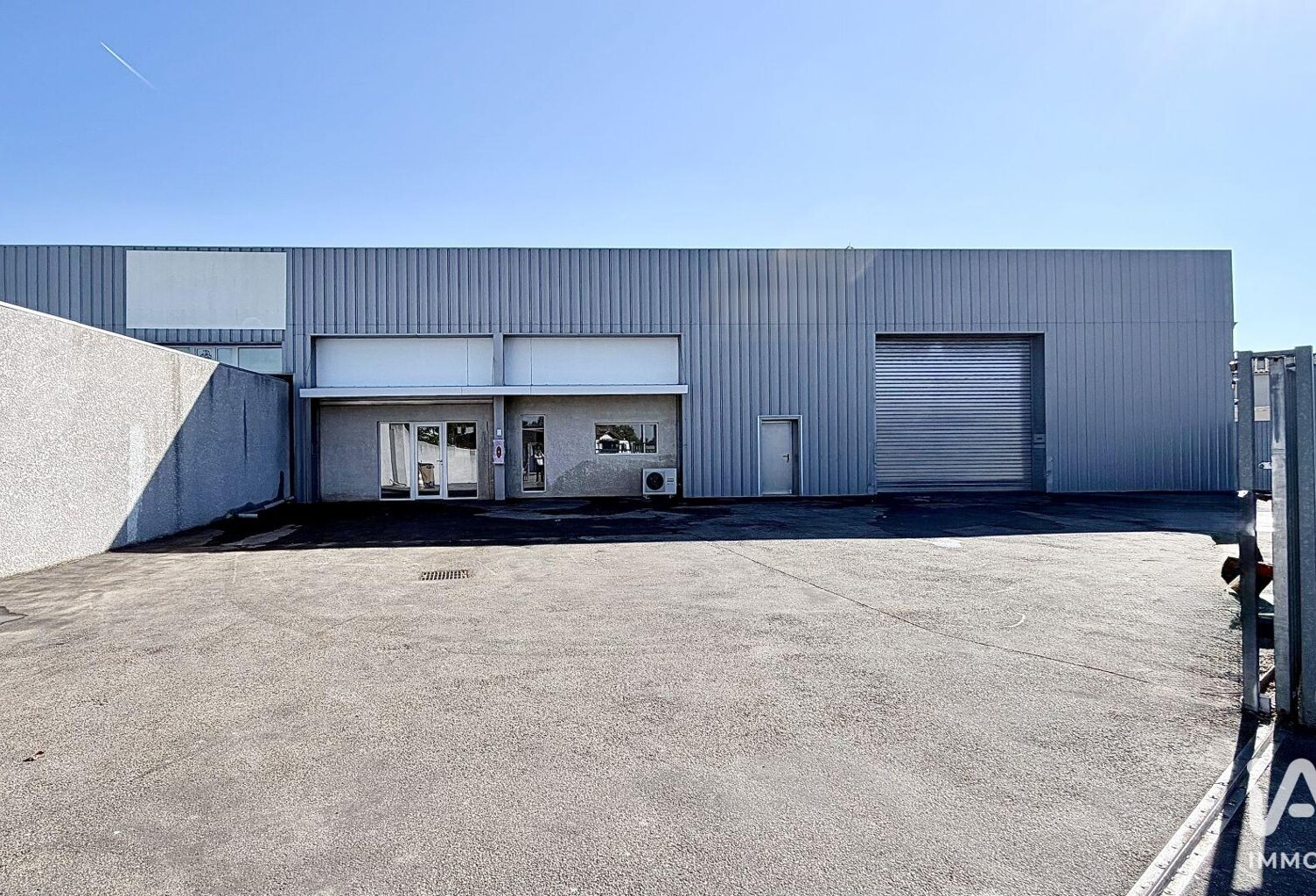 Location Local d'activités 370 m&sup2; — photo 1