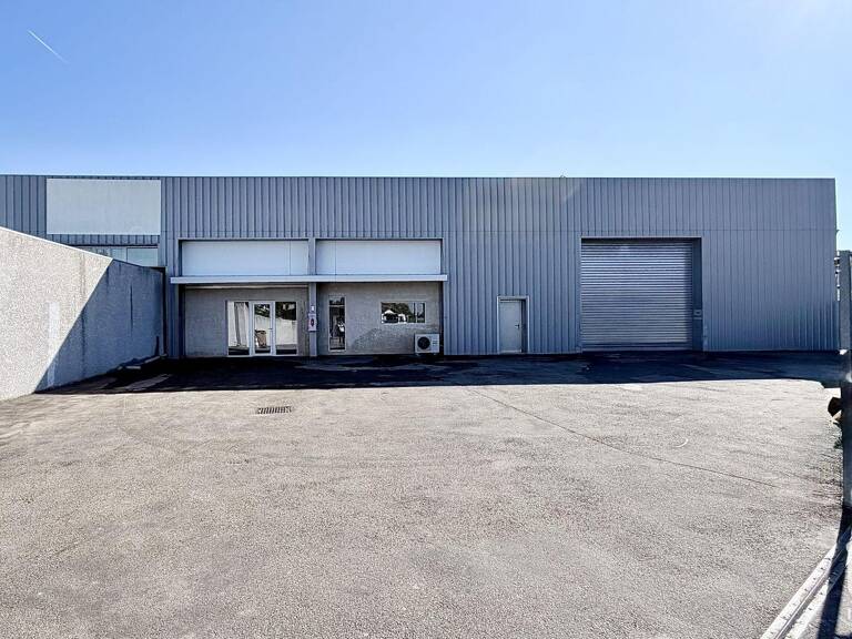 Location Local d'activités 370 m&sup2; — photo 1