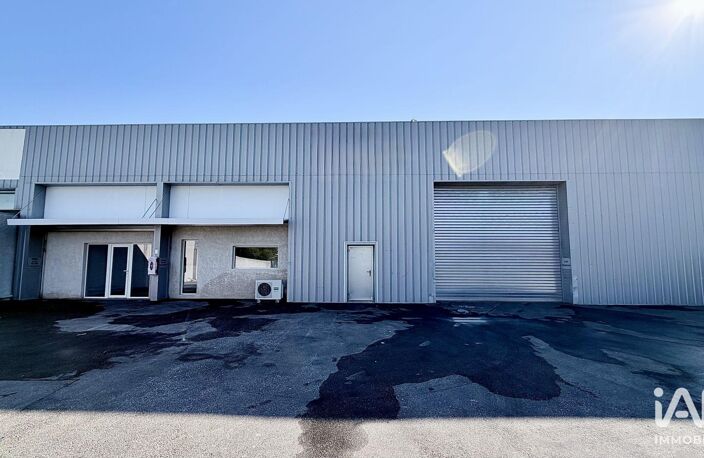 Location Local d'activités 370 m&sup2; — photo 2