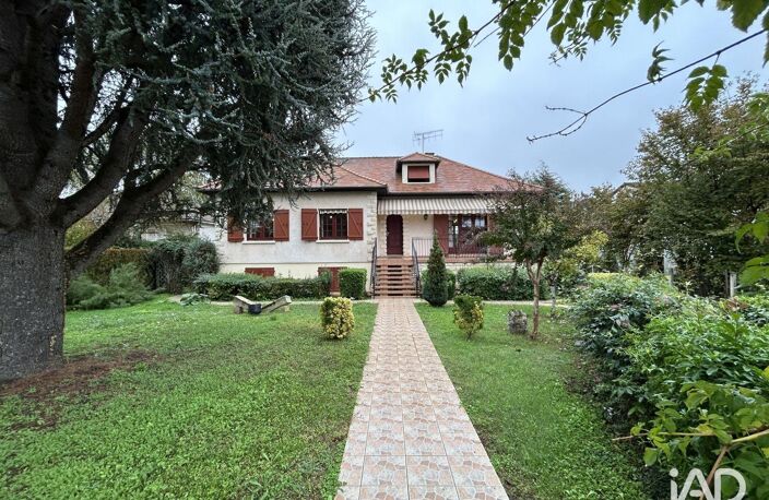 Vente Maison/villa 8 pièces — photo 2