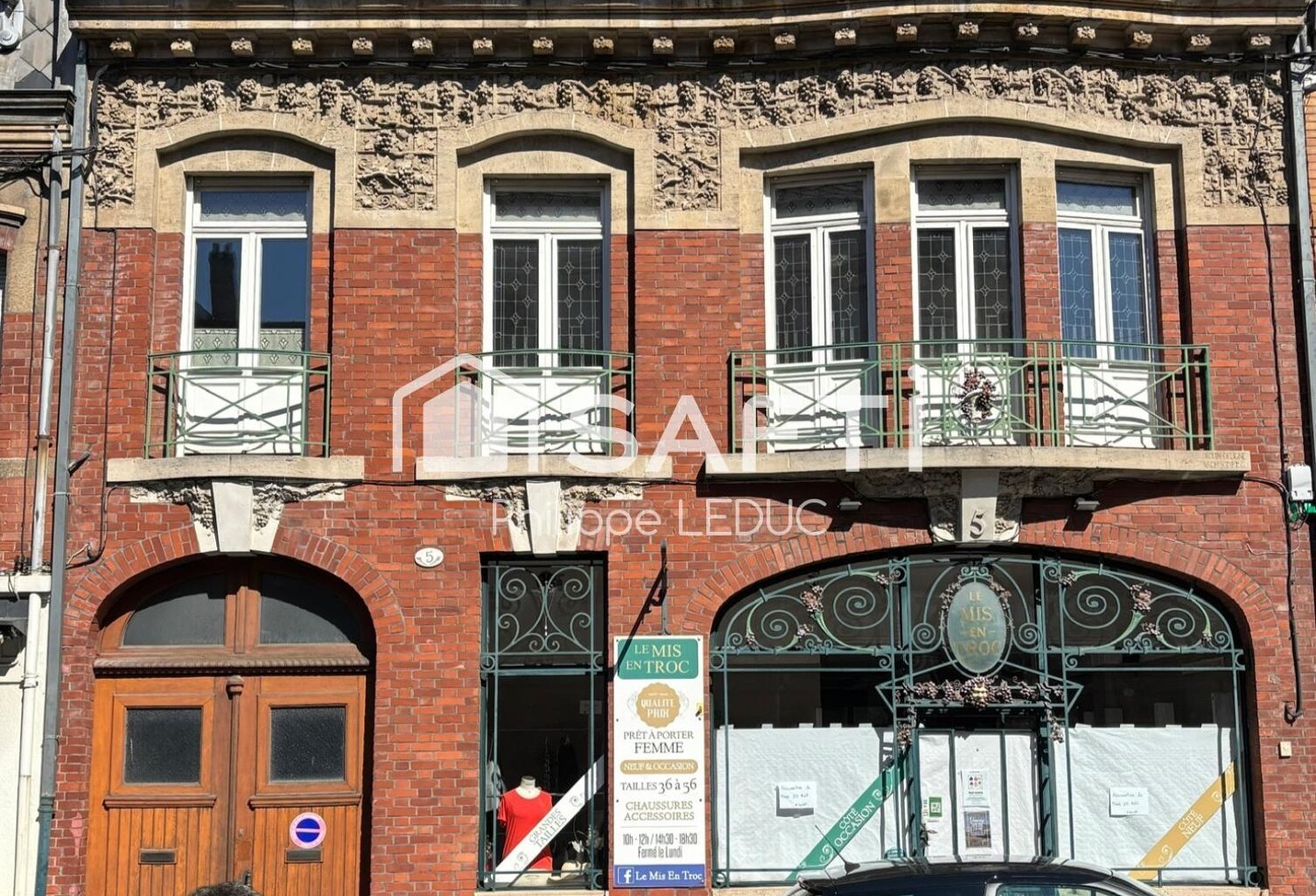 Immeuble de caractère en centre-ville de CAMBRAI. — photo 1