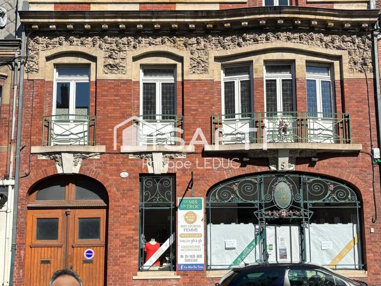 Immeuble de caractère en centre-ville de CAMBRAI. — photo 1