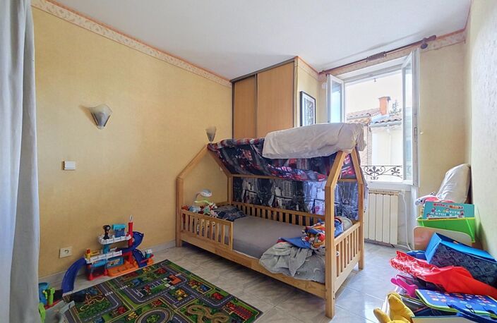 Une maison T5 avec studio indépendant, garage et deux terrasses à Bédarieux. — photo 5