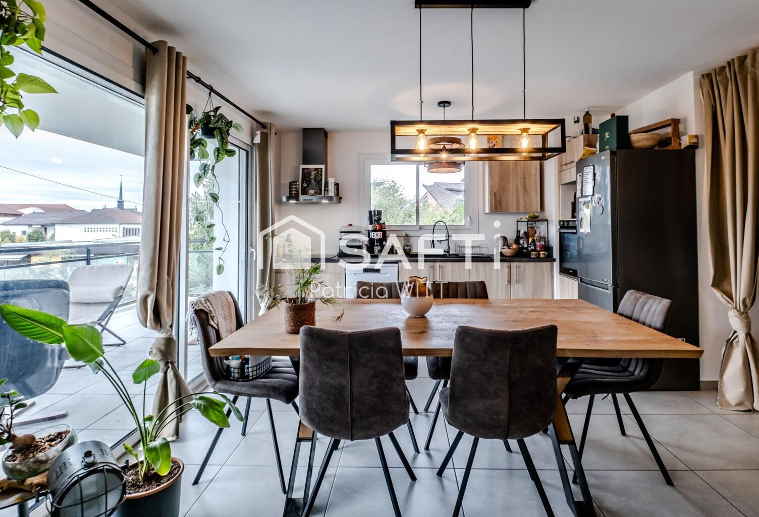 Thonon-les-Bains  T4 de 86 m² avec terrasse de 48 m², garage, parking et cave — photo 1