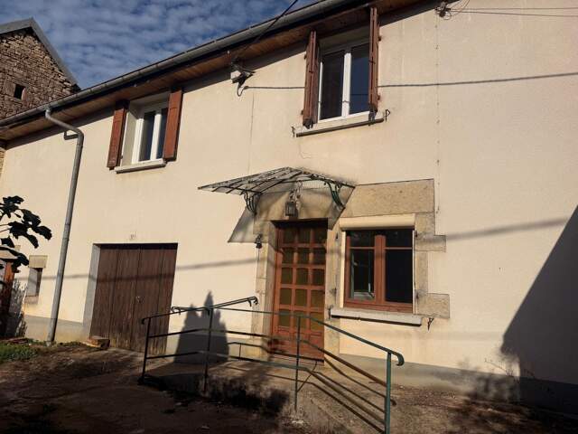 Maison ancienne de 130 m2,3 ch, garage et terrain — photo du bien