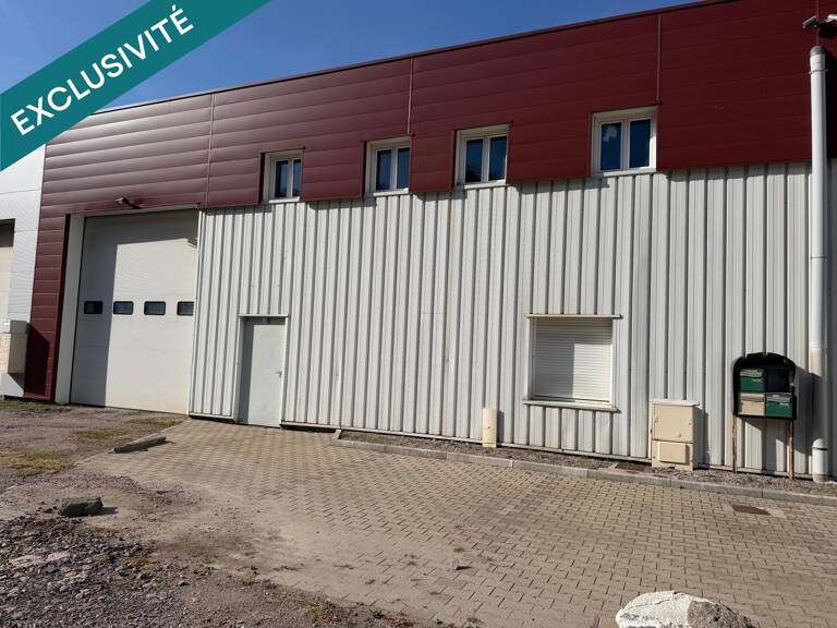 Local commercial  avec bureaux et appartement. — photo 1