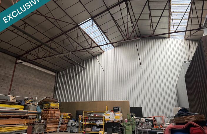 Local commercial  avec bureaux et appartement. — photo 2