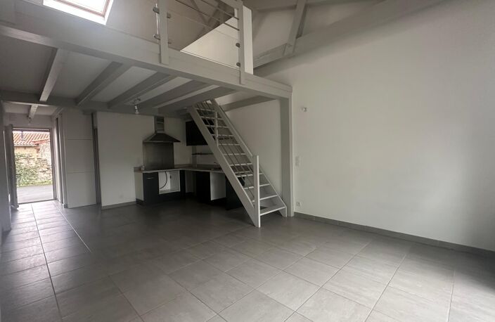 Location appartement 1 pièce 47 m² à Espelette (64250) — photo 2