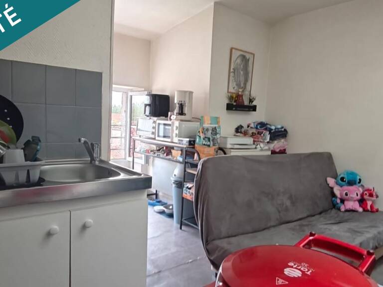 Studio vendu loué  Dernier étage, au calme côté cour — photo 1