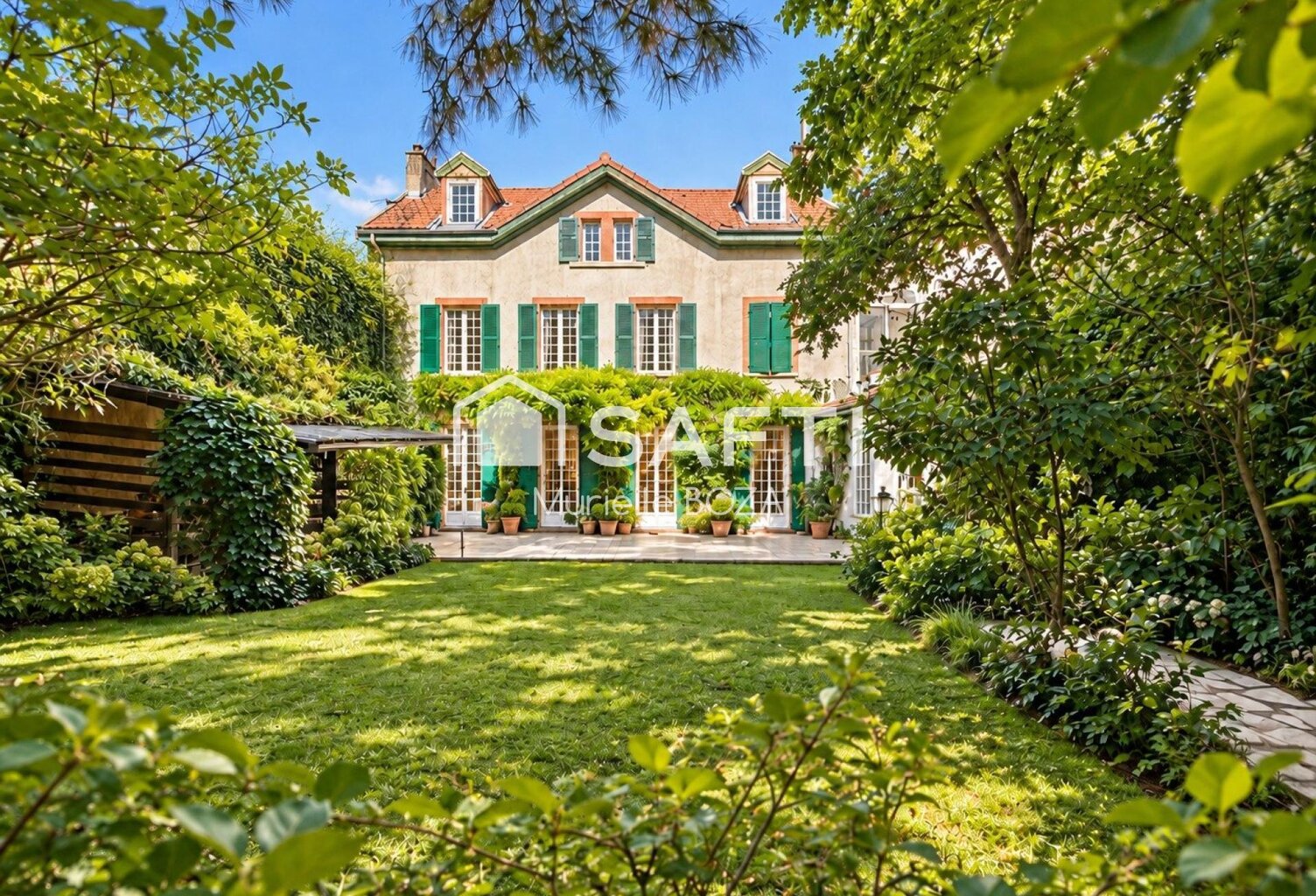 Une maison insoupçonnée au cœur de la ville — photo 1