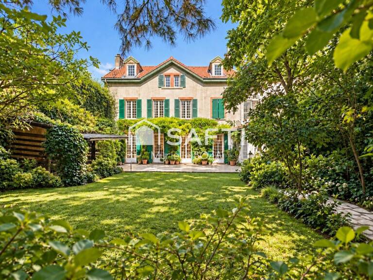 Une maison insoupçonnée au cœur de la ville — photo 1