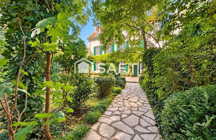 Une maison insoupçonnée au cœur de la ville — photo 3