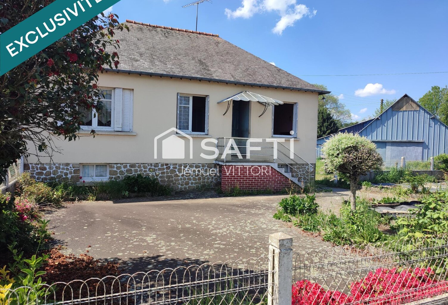 Ancienne fermette à rénover sur 2,2 hectares avec nombreuses dépendances — photo 1