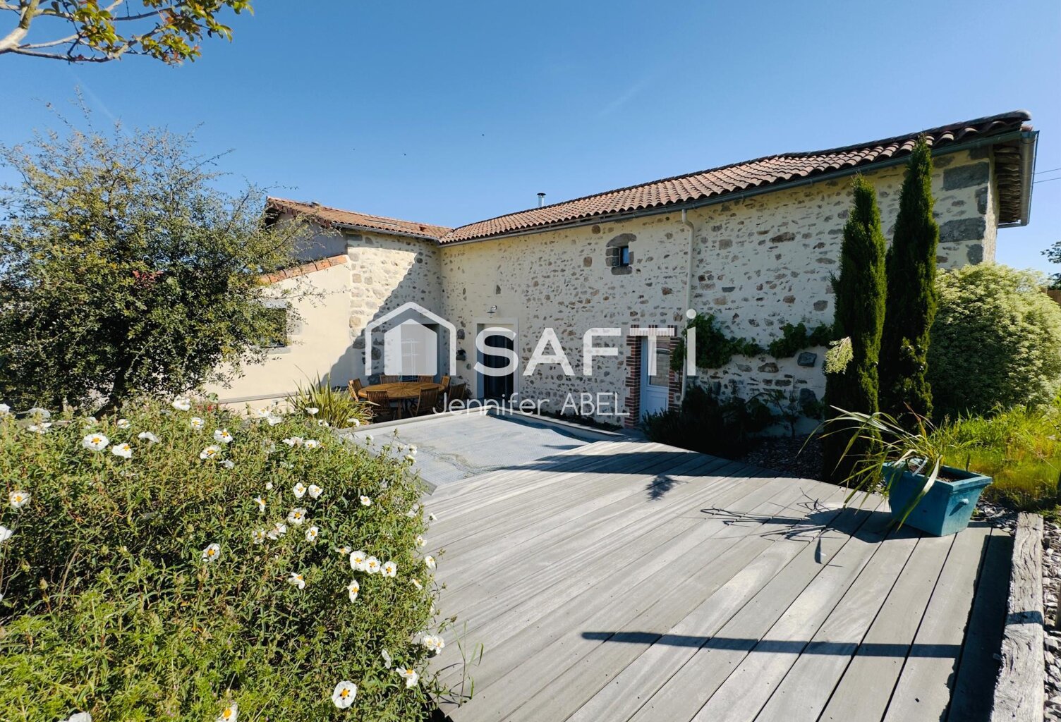 Longère 300 m² avec dépendances — photo 1