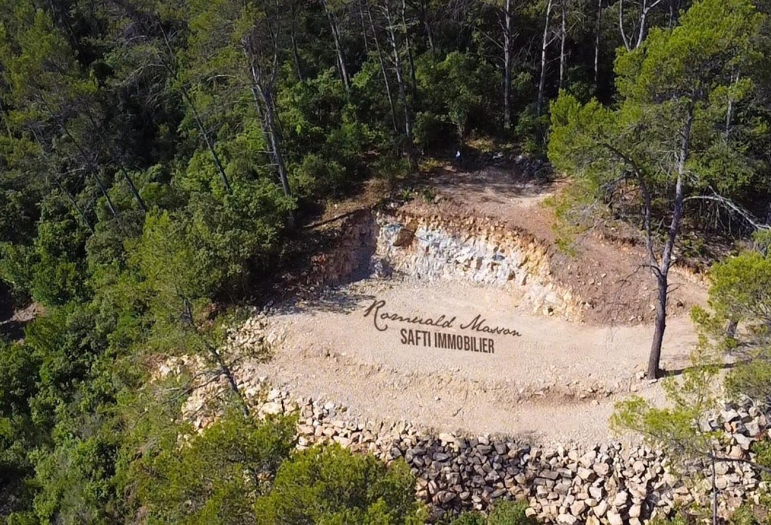 Terrain constructible de 1514m2 en position dominante — photo 1