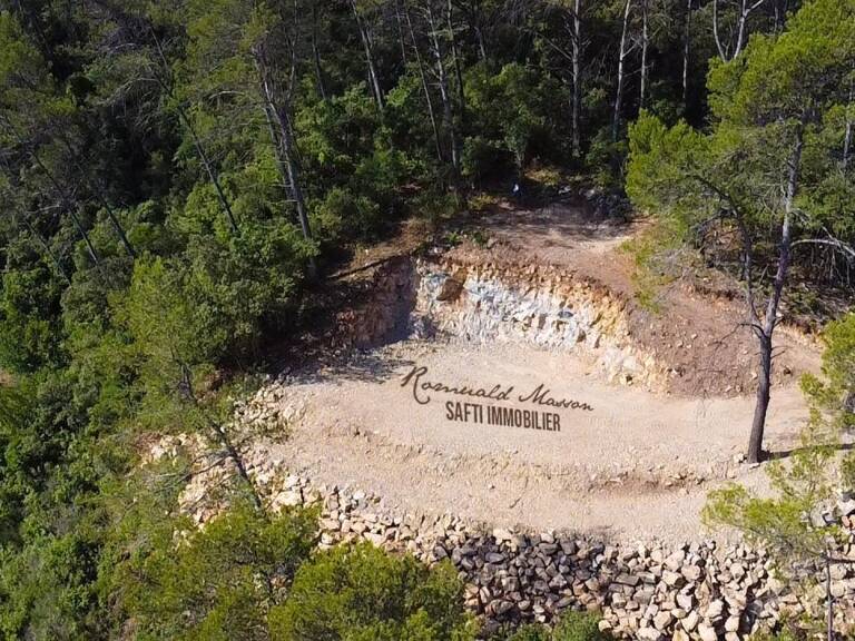 Terrain constructible de 1514m2 en position dominante — photo 1