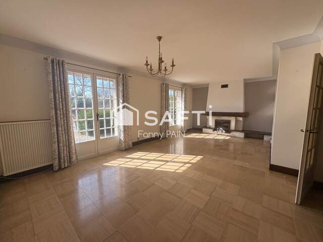 Maison traditionnelle 120 m2 avec 4 chambres sur terrain de 1600 m2 proche toutes commodités — photo du bien