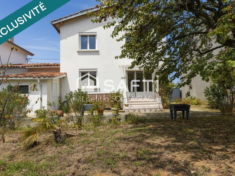 A proximité du centre, charmante maison avec garage et jardin. — photo 1