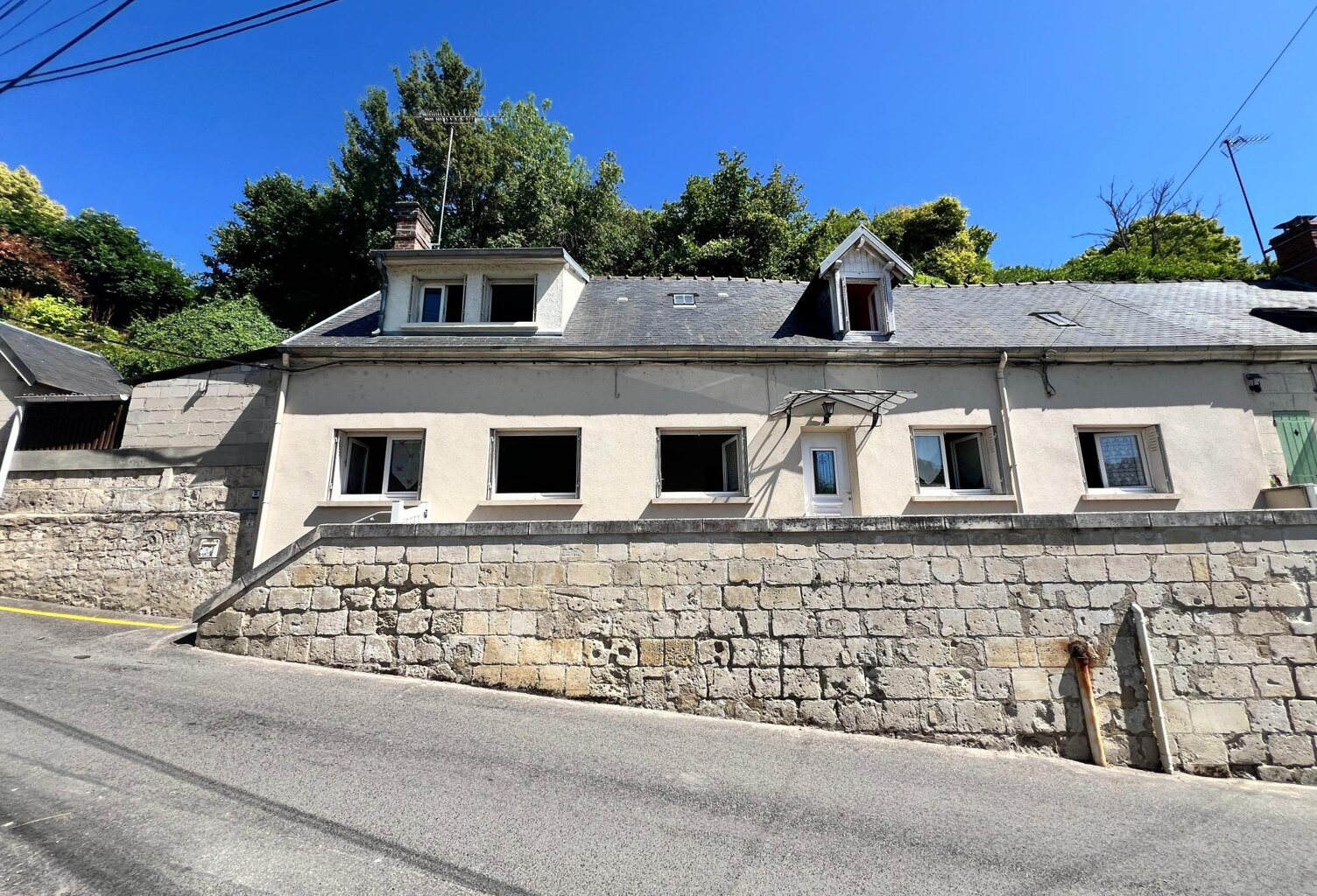 En village, maison 3 chambres de 96 m² — photo 1
