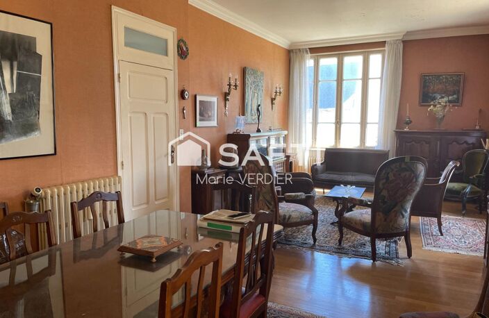 Immeuble avec 1 local commercial, un T5-T6 + un studio et un beau terrain — photo 3