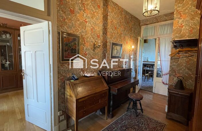 Immeuble avec 1 local commercial, un T5-T6 + un studio et un beau terrain — photo 4