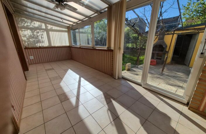 Maison jumelée 5 pièces avec double garage, véranda et jardin plein sud — photo 3