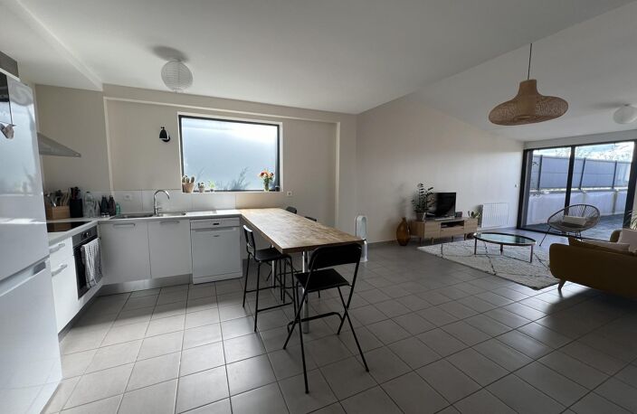 Location appartement 4 pièces 100 m² à La Tour-de-Salvagny (69890) — photo 2