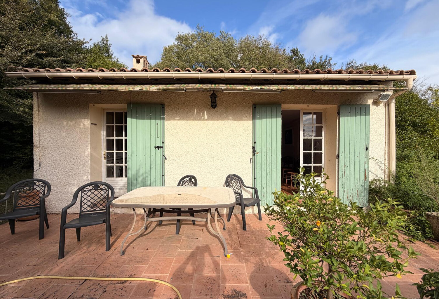GAILHAN Maison à renover 4 pièces de 90 m2 sur une parcelle — photo 1