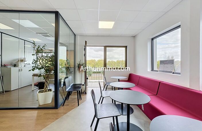Entrepôt moderne avec bureaux à Bailly-Romainvilliers — photo 2