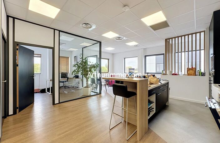 Entrepôt moderne avec bureaux à Bailly-Romainvilliers — photo 3
