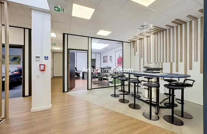 Entrepôt moderne avec bureaux à Bailly-Romainvilliers — photo 4