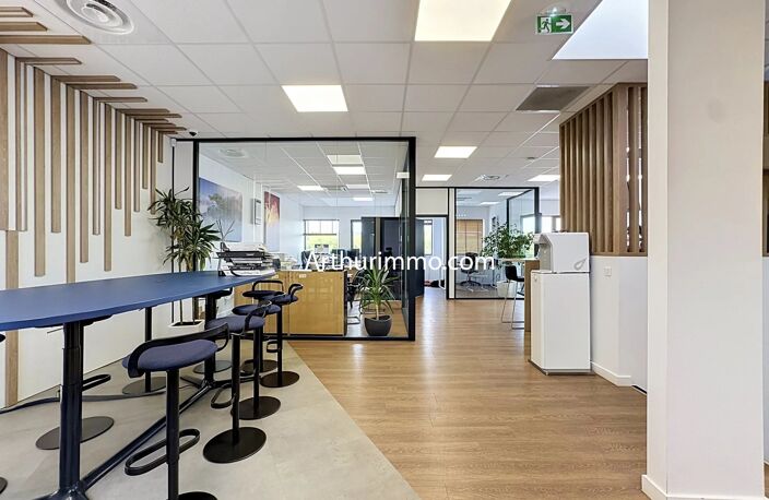 Entrepôt moderne avec bureaux à Bailly-Romainvilliers — photo 5