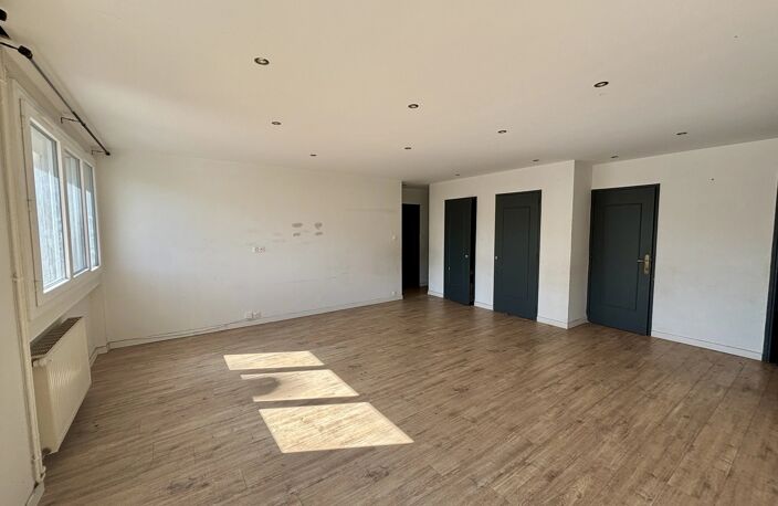 T4 avec balcon et parking dans résidence sécurisée — photo 3