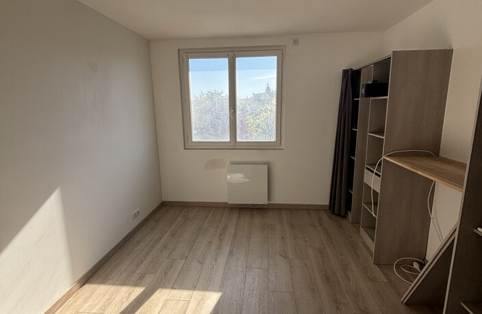 Appartement à louer à Ste Geneviève des Bois avec FLOR'IMMO — photo 4
