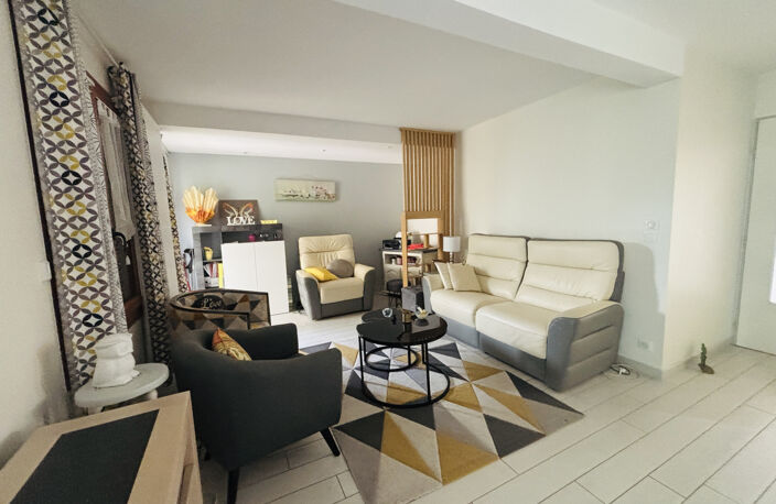 BOURGES-QUARTIER HÔPITAL-MAISON AVEC VERANDA, TROIS CHAMBRES — photo 4
