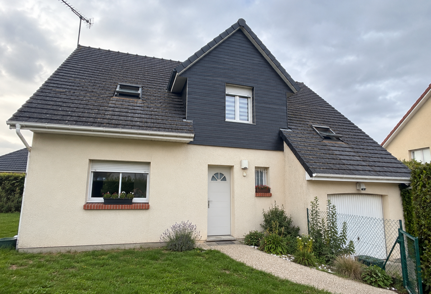 MAISON EN PLEIN COEUR DE PISSY-POVILLE — photo 1
