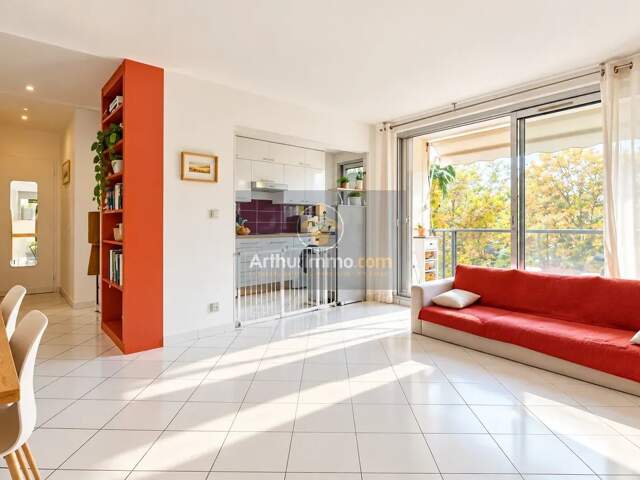 4 pièces en centre-ville avec 3 chambres, cave et parking DPE D — photo du bien