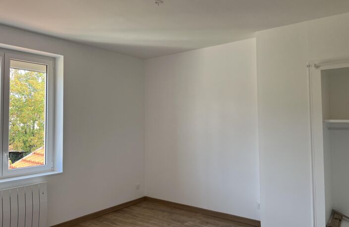 Maison de ville avec jardin - 85210 ST JEAN D\'HERMINE — photo 4