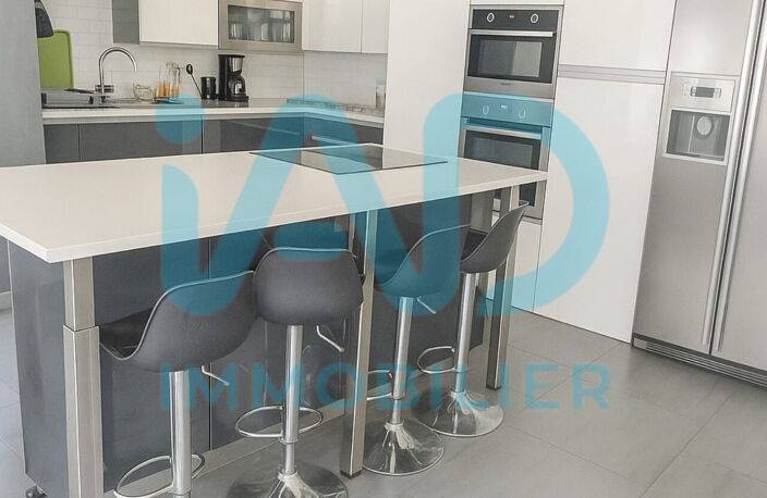 Vente Maison/villa 8 pièces — photo 2
