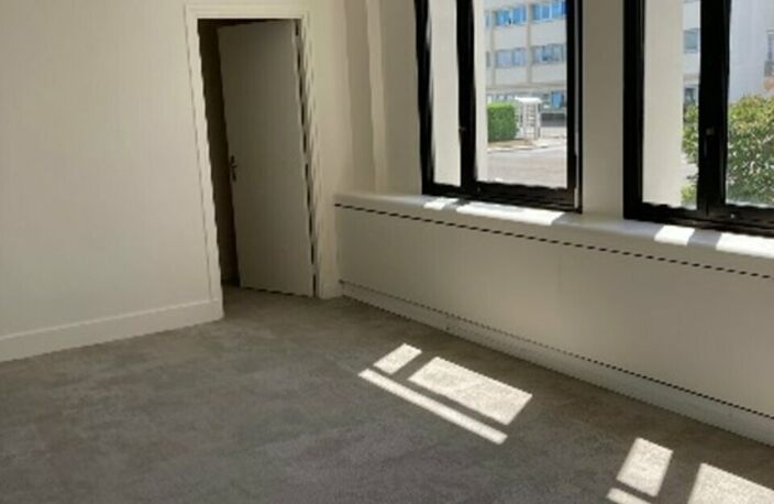 BUREAUX à LOUER — photo 2