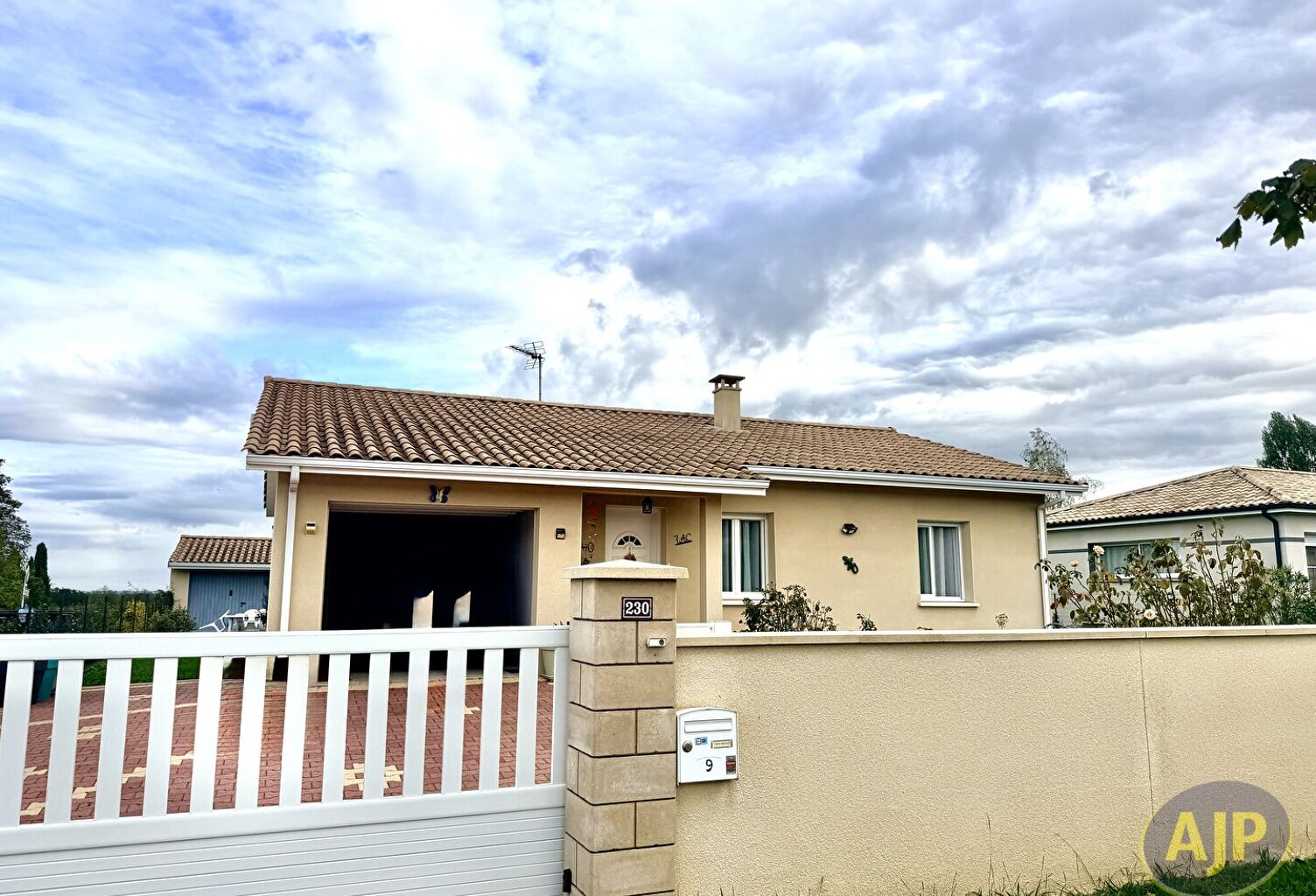 Maison de plain pied de 76 m2 avec 2 chambres à Génissac — photo 1