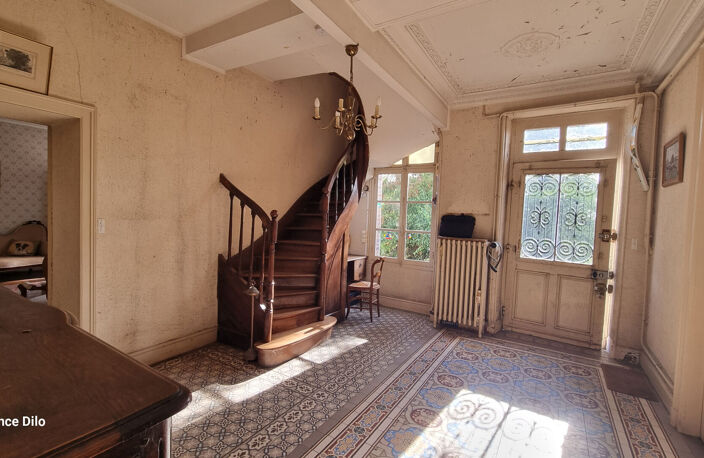 Demeure de caractère de 240 m2 avec dépendances. — photo 2