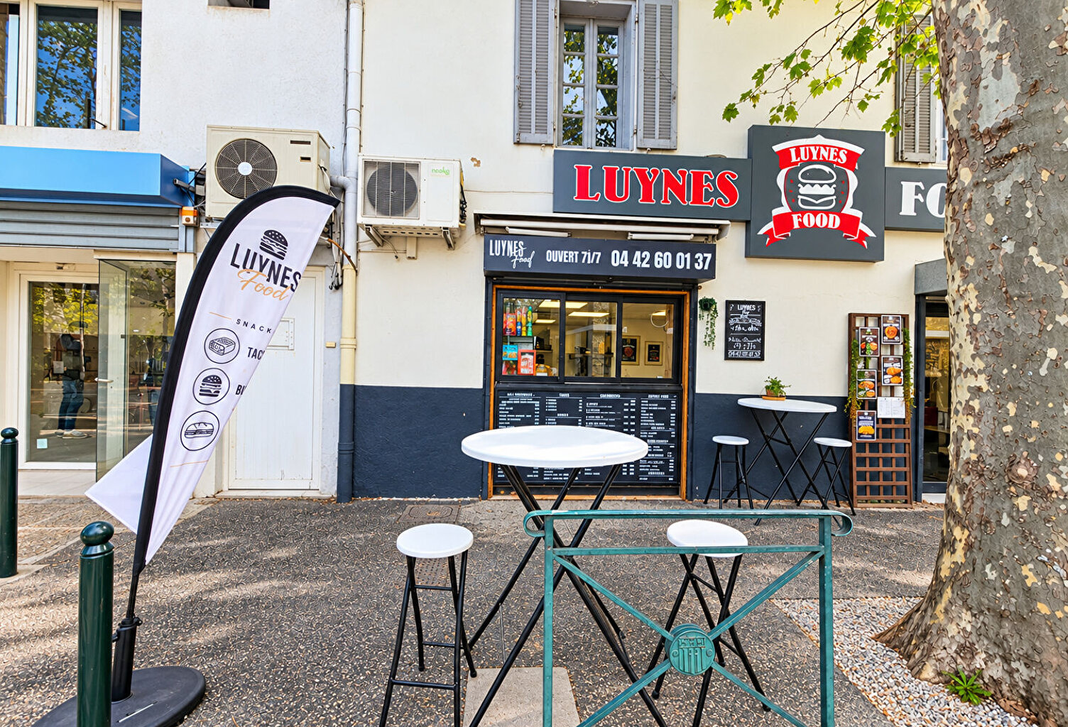 Fonds de commerce de 35m² - Cente village de Luynes — photo 1