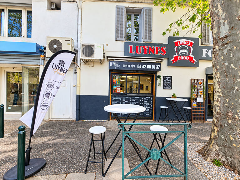 Fonds de commerce de 35m² - Cente village de Luynes — photo 1