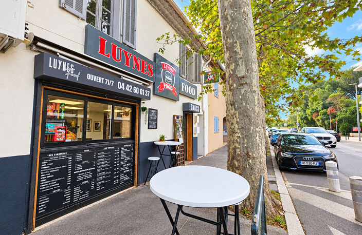 Fonds de commerce de 35m² - Cente village de Luynes — photo 2